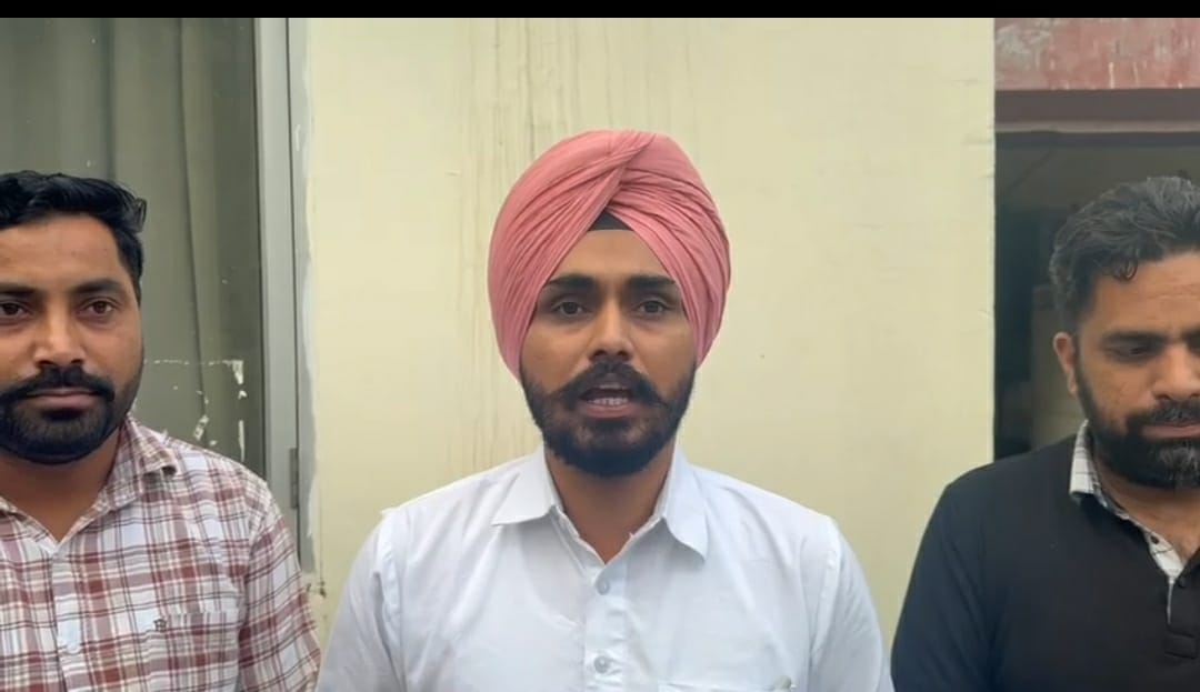 कुरुक्षेत्र। जानकारी देते  हुए किसान नेता प्रिंस वडैच। संवाद