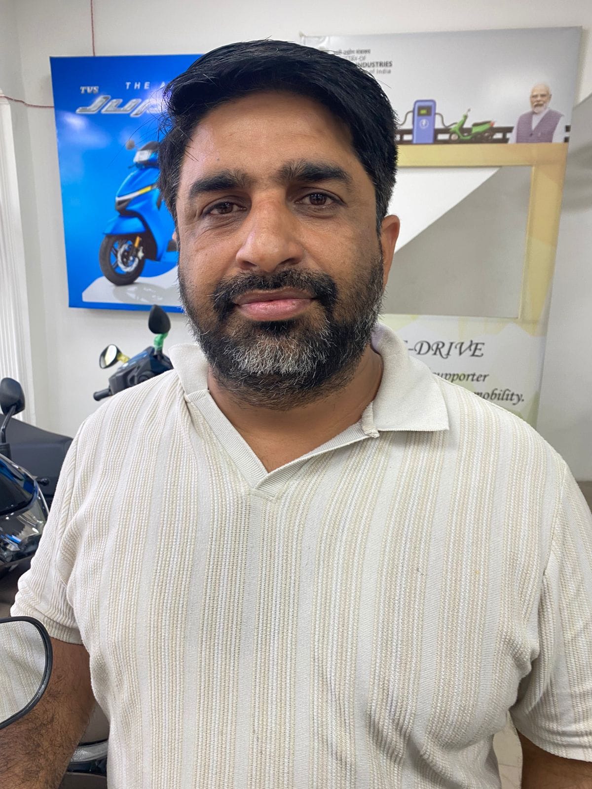 कुरुक्षेत्र। शोरूम के बाहर खड़ी स्कूटी । संवाद कुरुक्षेत्र। शोरूम के बाहर खड़ी स्कूटी । संवाद