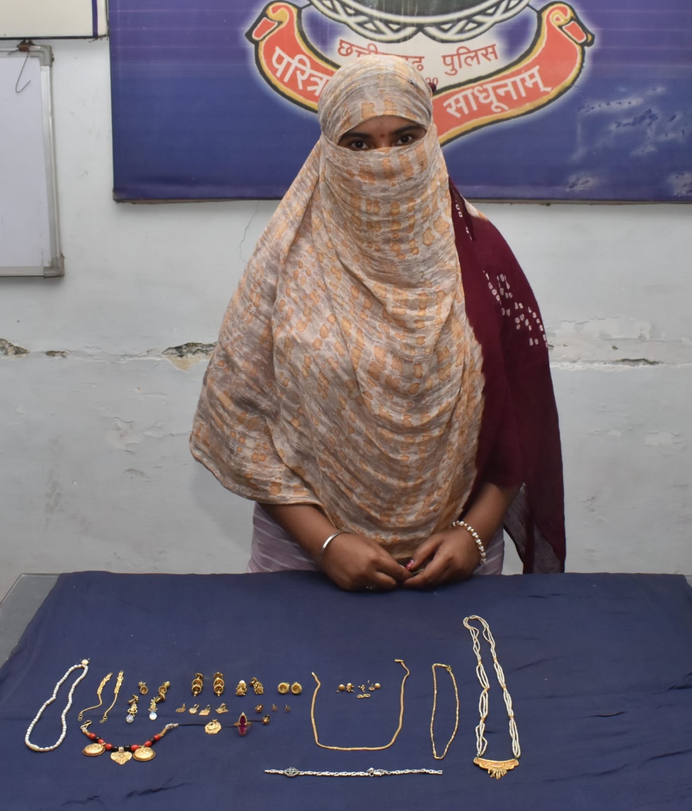 मां के जेवरात को बेटी ने अपने साथियों के साथ की चोरी