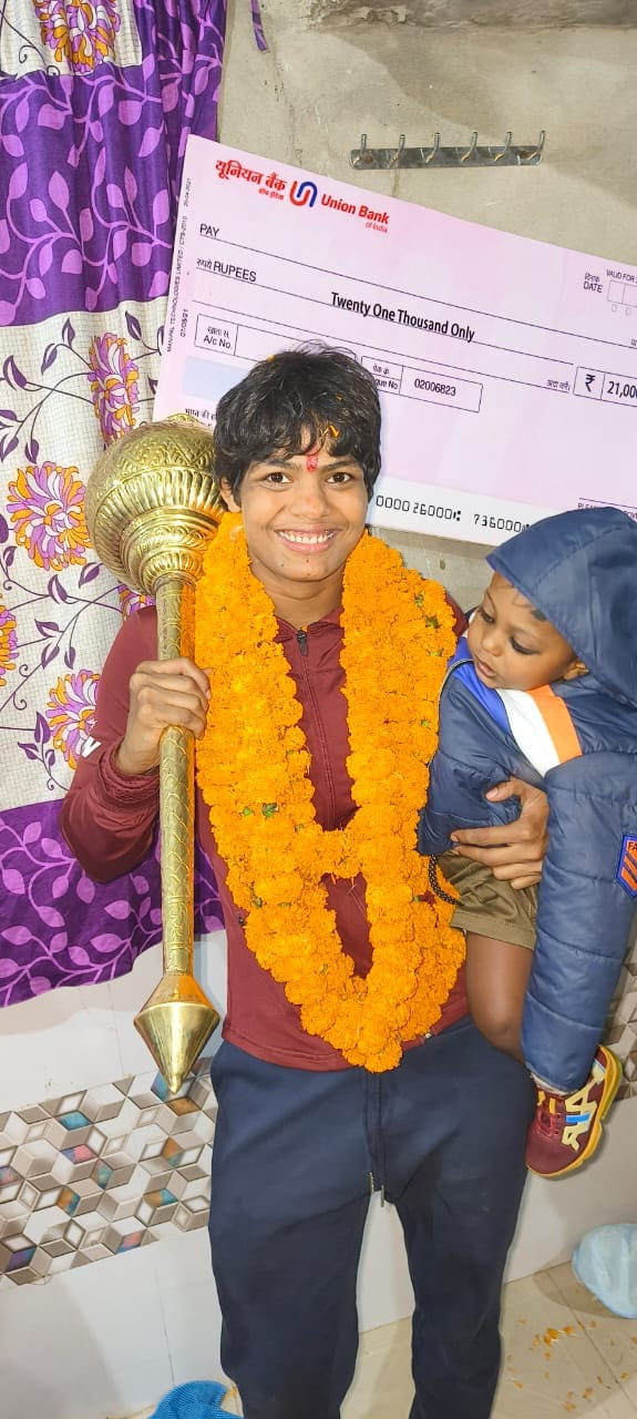 परिवार के साथ पुष्पा यादव का फोटो