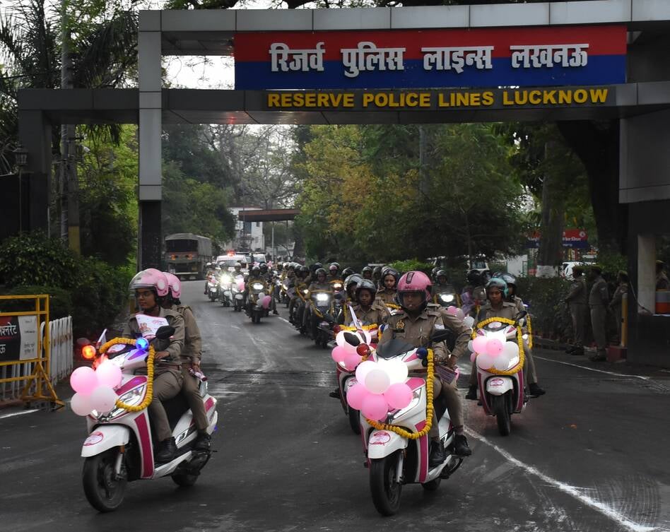रिजर्व पुलिस लाइन ग्राउंड से निकाली गई जागरूकता रैली।