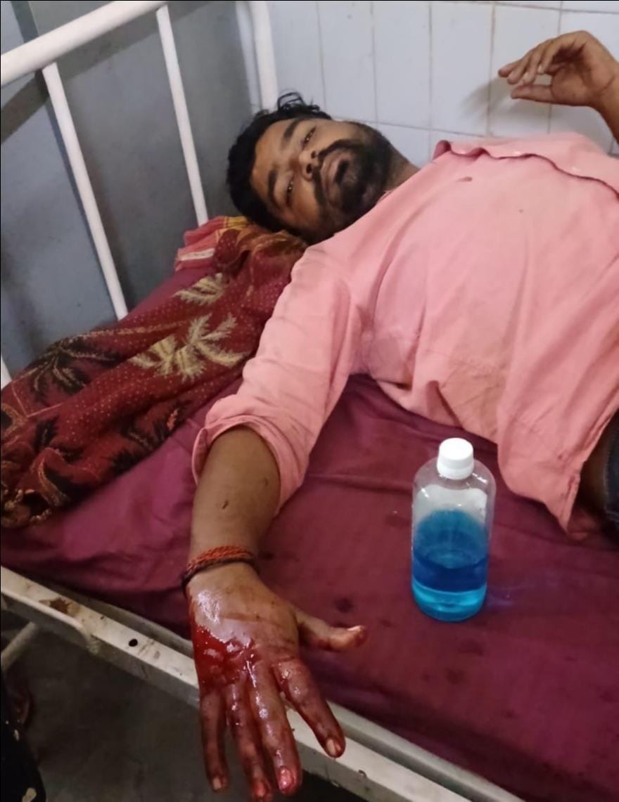 सड़क हादसा-घायल राकेश कुमार। स्रोत-संवाद