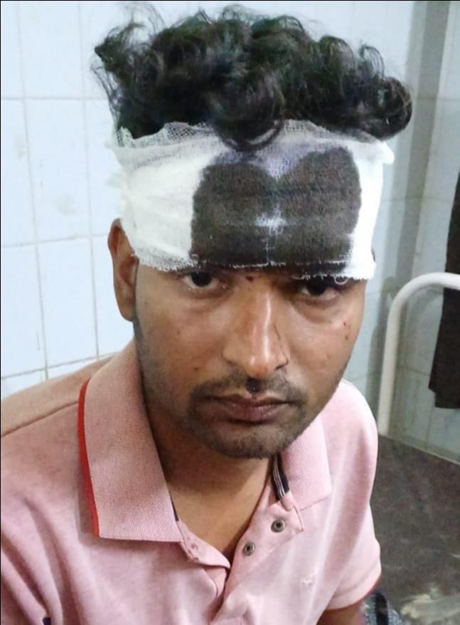 सड़क हादसा-घायल राकेश कुमार। स्रोत-संवाद