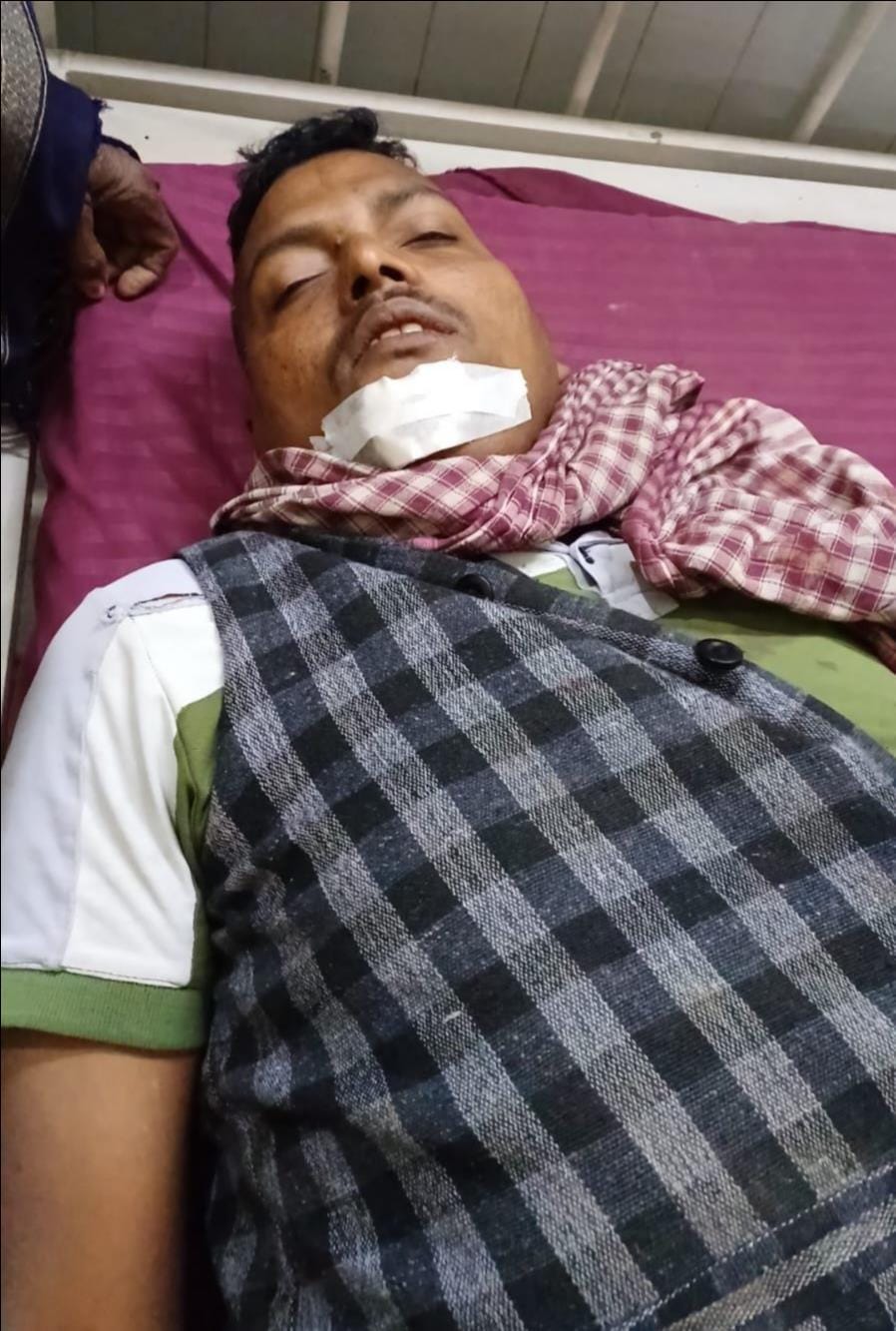 सड़क हादसा-घायल राकेश कुमार। स्रोत-संवाद