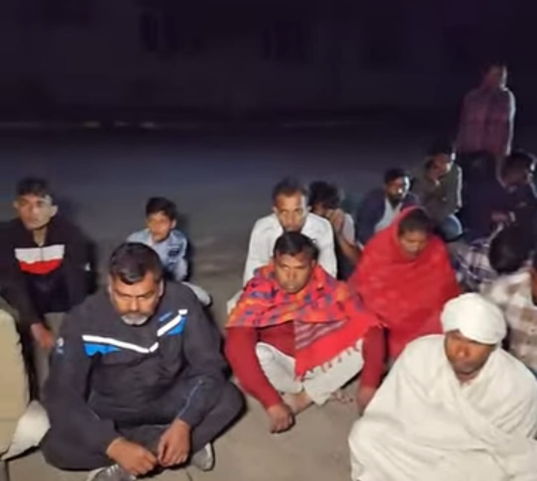 अलीशा का स्वागत करते परिजन स्वयं