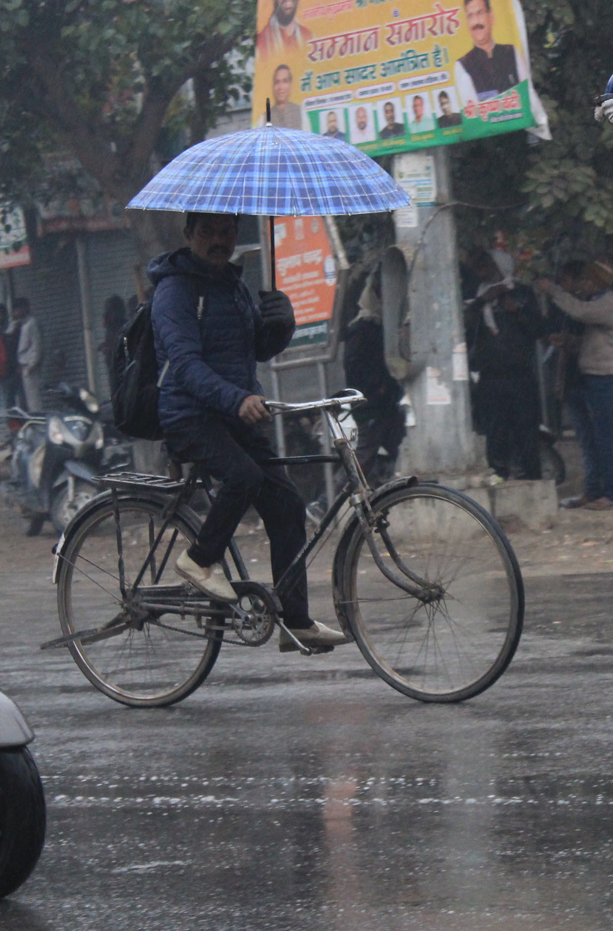 अलीशा का स्वागत करते परिजन स्वयं