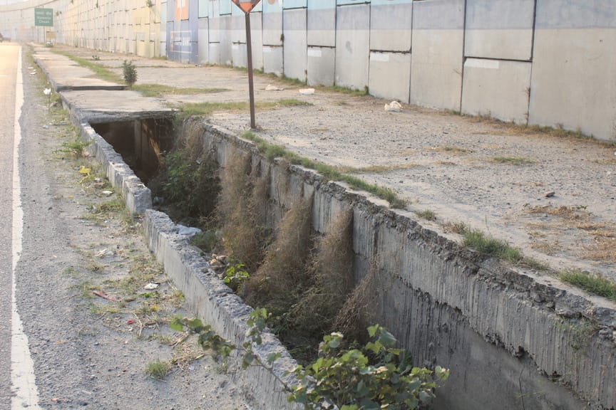 अलीशा का स्वागत करते परिजन स्वयं