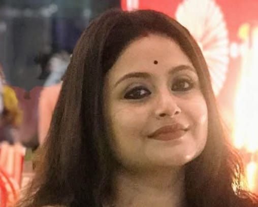 अलीशा का स्वागत करते परिजन स्वयं