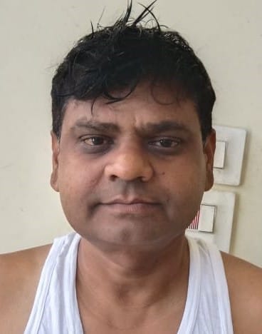 फोटो 22 सीकेटीपी-23-चमड़ा वाली गली के पास कच्चे रास्ते से निकलता युवक। संवाद