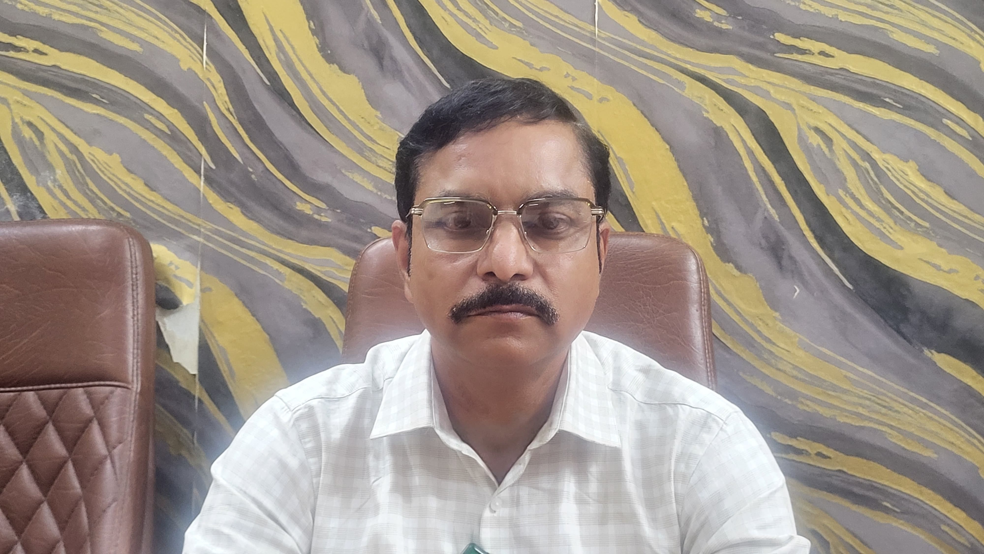 गांव धीन का प्रवेश द्वार।