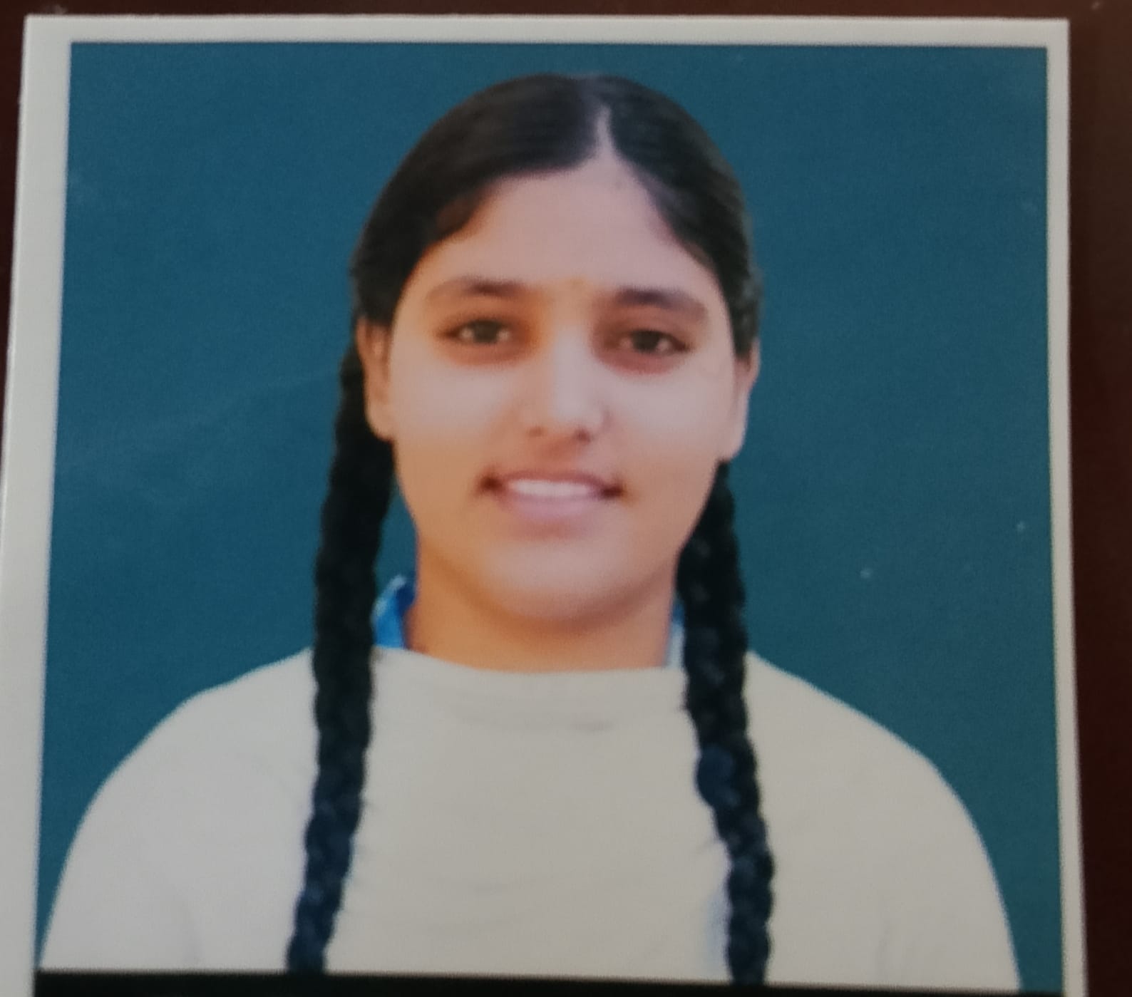 गांव धीन का प्रवेश द्वार।