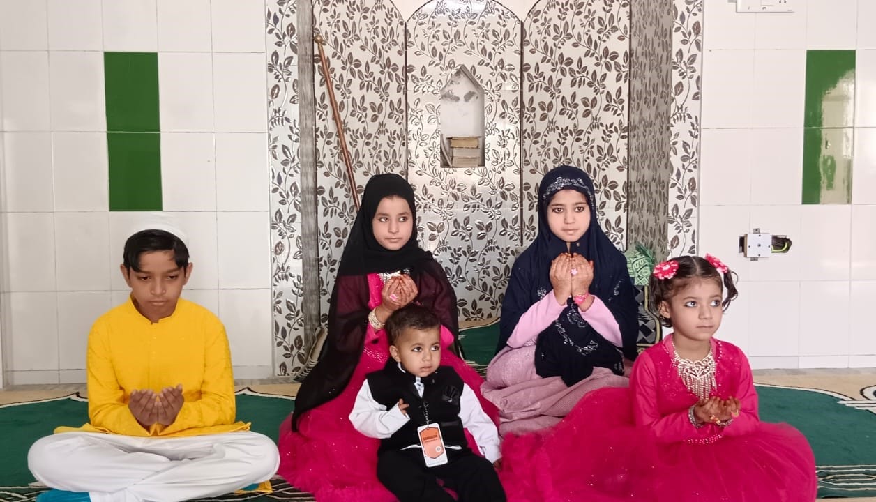 ईद-उल-फितर पर अंबाला छावनी की जामा मस्जिद में नमाज अता करते हुए। प्रवक्ता ईद-उल-फितर पर अंबाला छावनी की जामा मस्जिद में नमाज अता करते हुए। प्रवक्ता