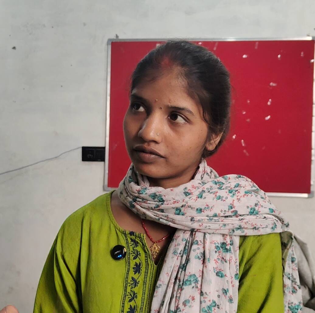 काजल और उनके द्वारा बनाई गई धूपबत्ती। स्रोत: स्वयं