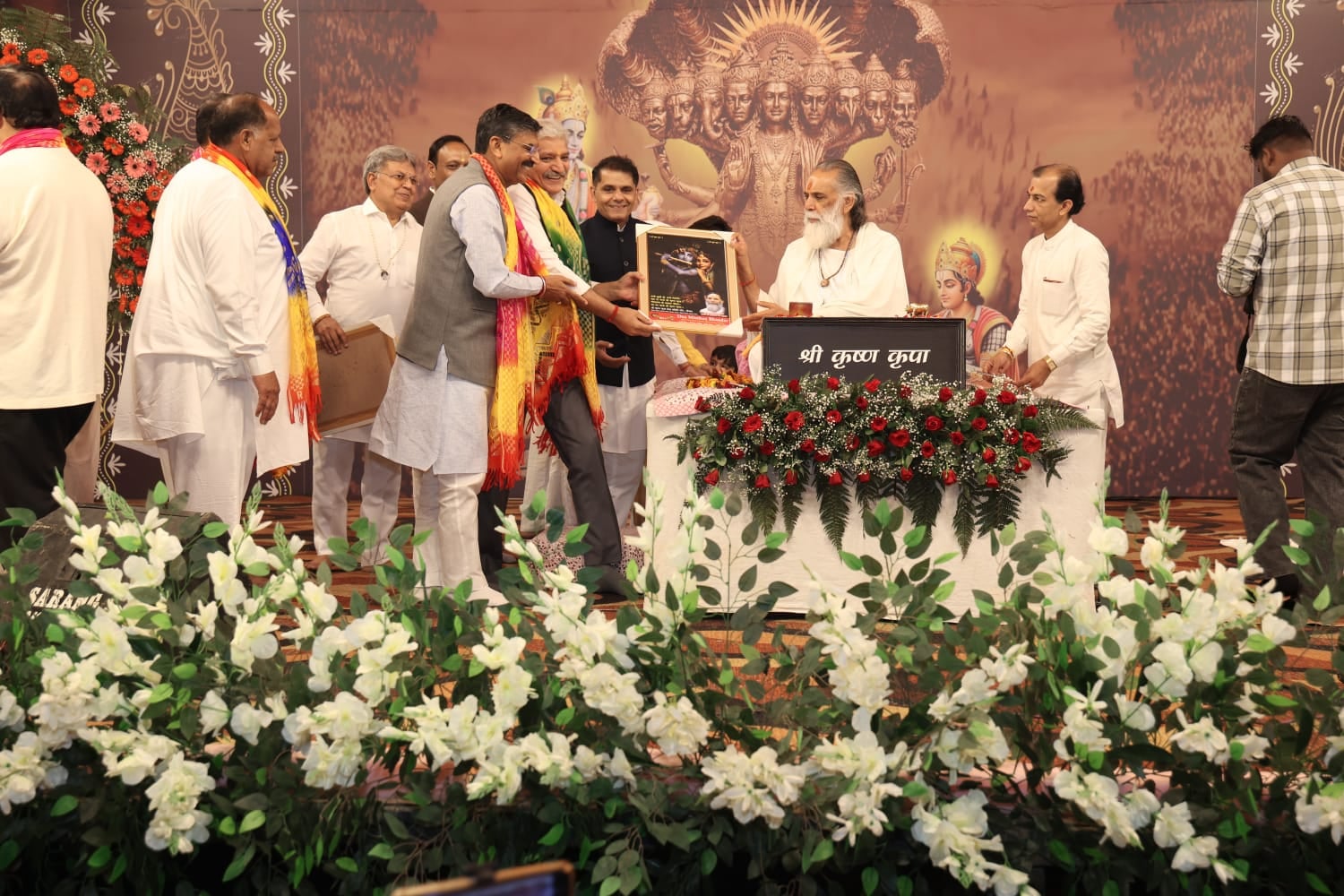 कैथल के भाई उदय सिंह किले में तीन दिवसीय दिव्य गीता सत्संग में कथा का श्रवण करतीं महिलाएं। कैथल के भाई उदय सिंह किले में तीन दिवसीय दिव्य गीता सत्संग में कथा का श्रवण करतीं महिलाएं।