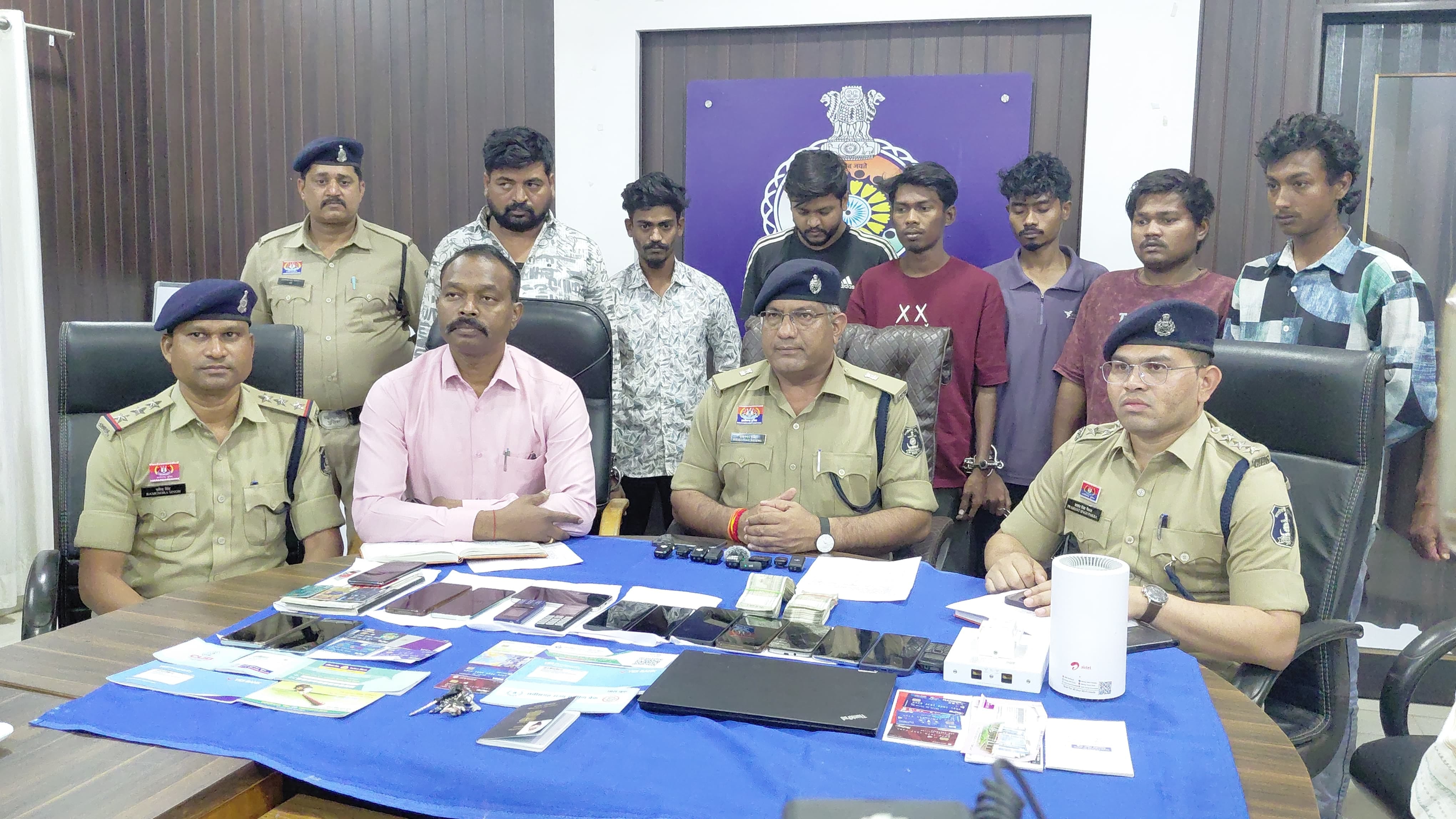 ऑनलाइन गेमिंग एप्प पर पुलिस की कार्रवाई 