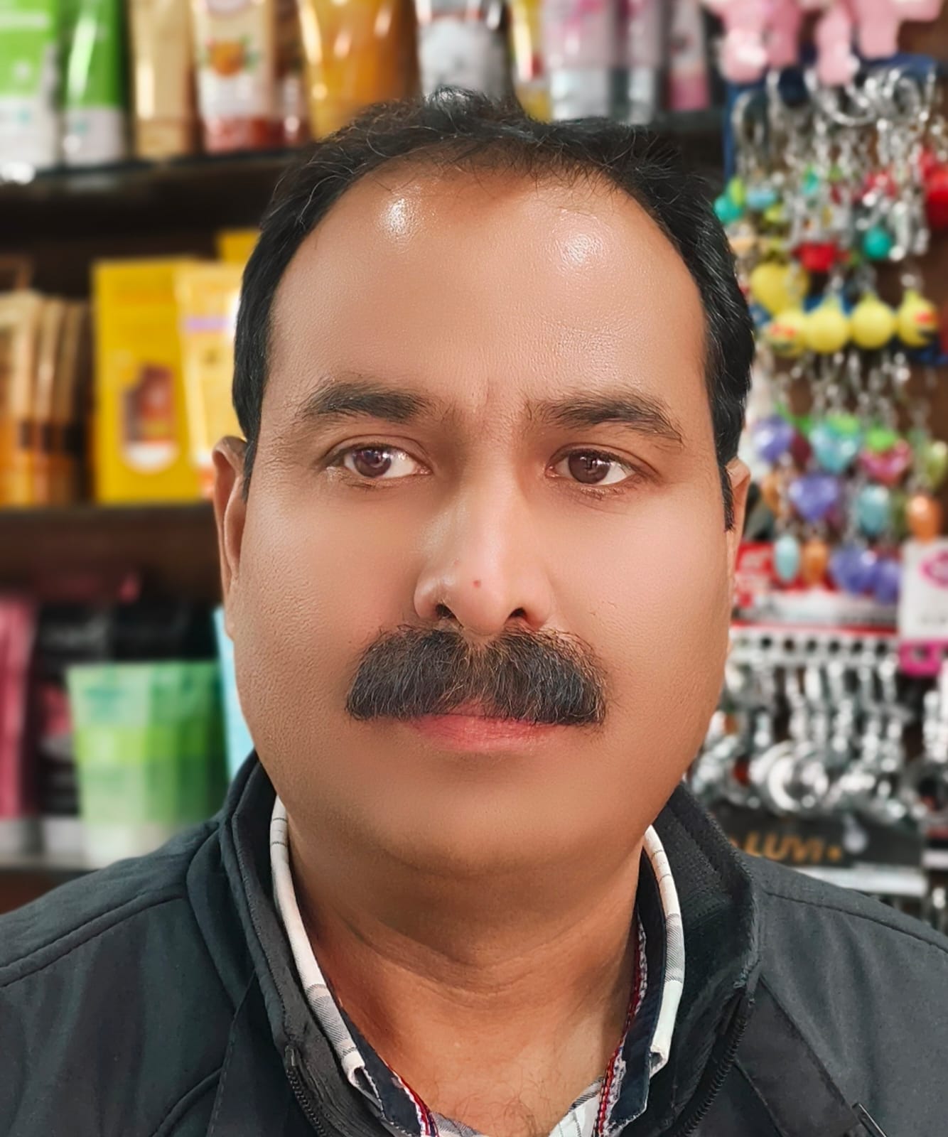 सुमित ठाकुर, प्रधान व्यापार मंडल हमीरपुर। सुमित ठाकुर, प्रधान व्यापार मंडल हमीरपुर।