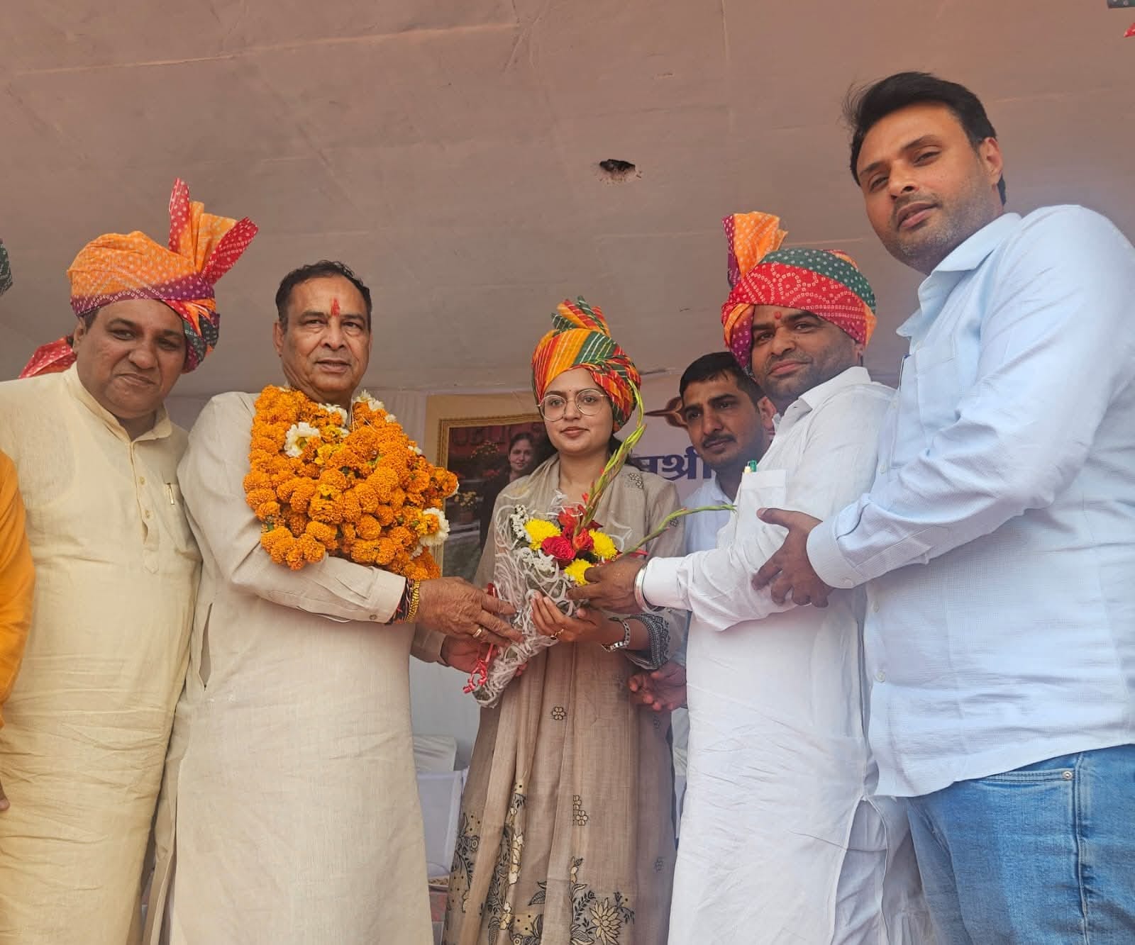 शहीद महेंद्र की प्रतिमा का अनावरण करते भाजपा प्रदेश अध्यक्ष व अन्य। स्रोत : प्रवक्ता