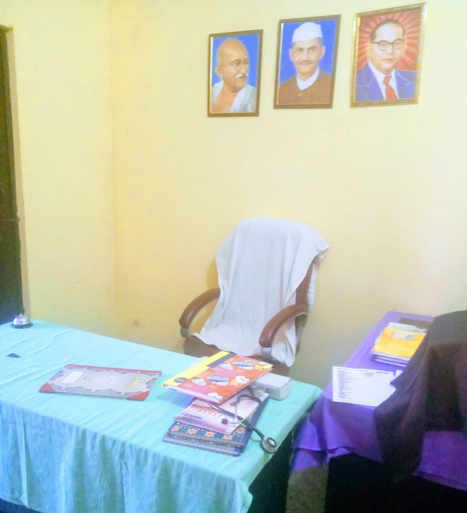 दबतोरी में इलाज कराने के लिए पपहुंचे मरीज। संवाद दबतोरी में इलाज कराने के लिए पपहुंचे मरीज। संवाद