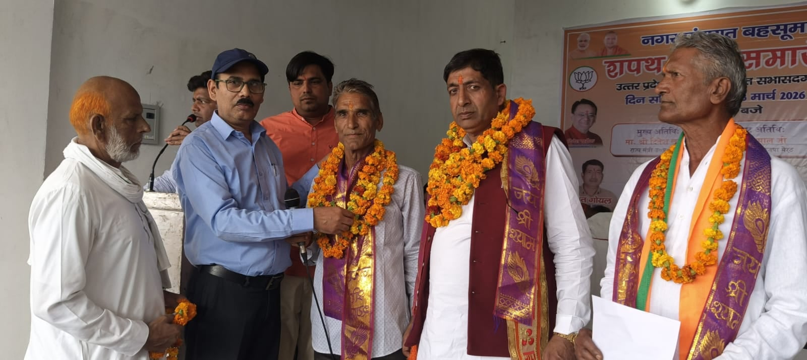 बहसूमा। मनोनीत सभासदो का फोटो संवाद