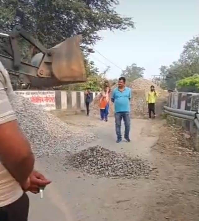 बंद खारजा नहर पर शुरू हुआ काम। बंद खारजा नहर पर शुरू हुआ काम।