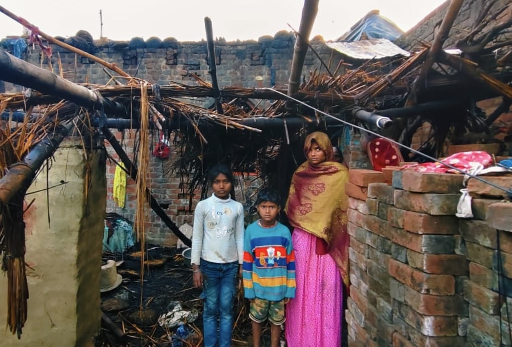 फोटो 38 आग लगने के बाद जला पड़ा सामान। संवाद फोटो 38 आग लगने के बाद जला पड़ा सामान। संवाद