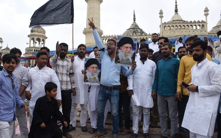 ईद... दुआ में मांगी दुनिया की सलामती ईद... दुआ में मांगी दुनिया की सलामती