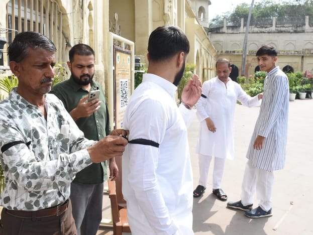 ईद... दुआ में मांगी दुनिया की सलामती ईद... दुआ में मांगी दुनिया की सलामती