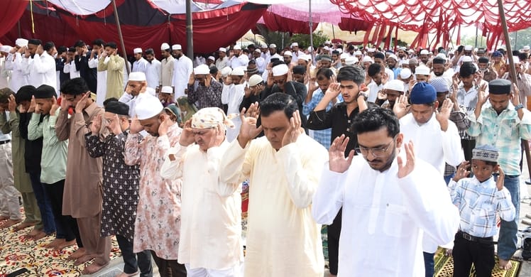 ईद... दुआ में मांगी दुनिया की सलामती ईद... दुआ में मांगी दुनिया की सलामती