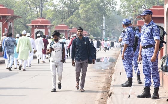 ईद... दुआ में मांगी दुनिया की सलामती ईद... दुआ में मांगी दुनिया की सलामती