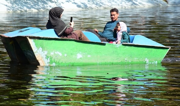 जू में उमड़ी दर्शकों की भीड़