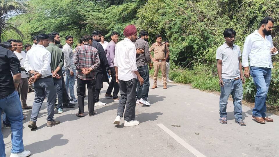 कंजक को देने के लिए मानवी ने अपने करोसये से बनाएं पर्स। संवाद कंजक को देने के लिए मानवी ने अपने करोसये से बनाएं पर्स। संवाद