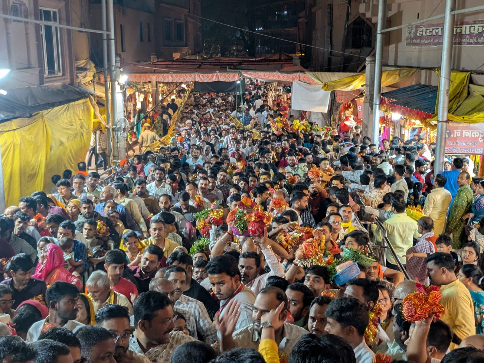 मां विंध्यवासिनी का भव्य फोटो संवाद मां विंध्यवासिनी का भव्य फोटो संवाद