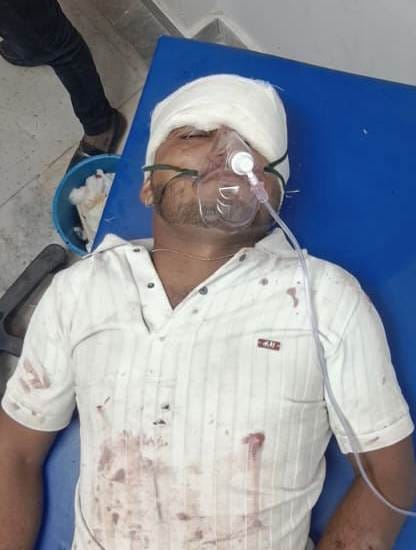 सरधना। बिनौली रोड पर सड़क हादसे में क्षतिग्रस्त बाइक व मौजू पुलिस। संवाद सरधना। बिनौली रोड पर सड़क हादसे में क्षतिग्रस्त बाइक व मौजू पुलिस। संवाद