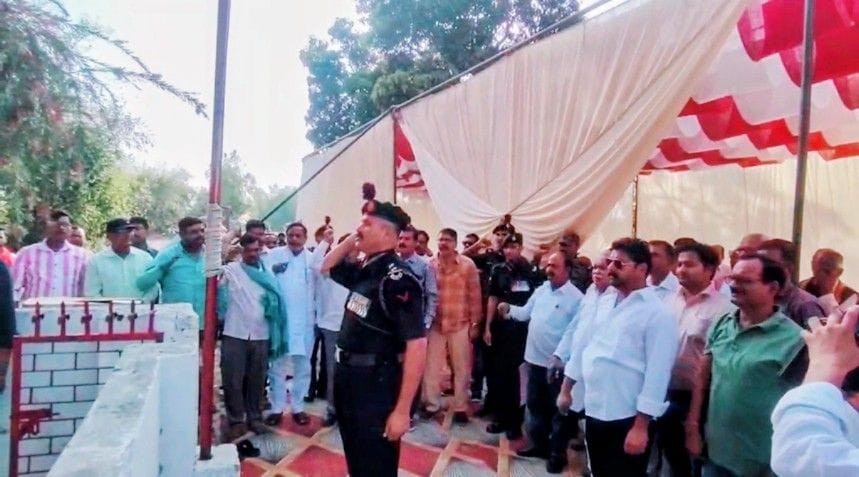 शहीद अमरेंद्र बहादुर सिंह को दी गई श्रद्धांजलि।