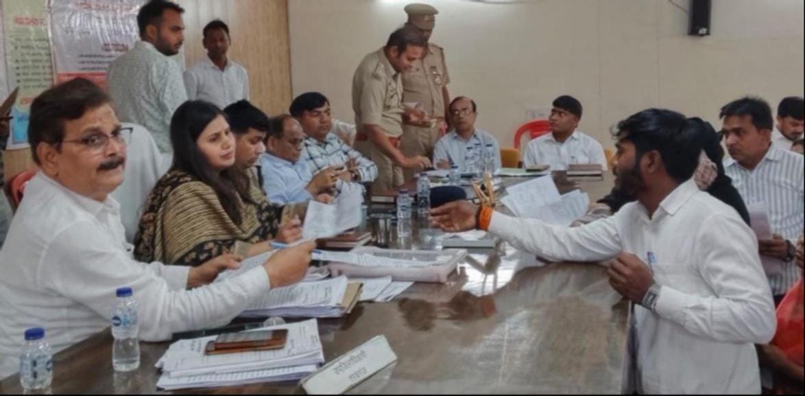तरबगंज तहसील में जनसमस्याएं सुनतीं सीडीओ अंकिता जैन व करनैलगंज तहसील में सुनवाई करतीं एसडीएम ने