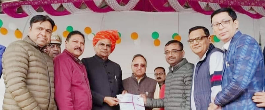 ट्राइ साईकिल भेंट करते हुए भारत विकास परिषद के सदस्य। स्त्रोत- प्रवक्ता ट्राइ साईकिल भेंट करते हुए भारत विकास परिषद के सदस्य। स्त्रोत- प्रवक्ता