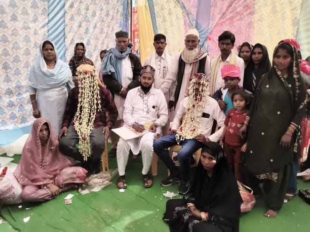 उरमौरा स्थित डायट परिसर में मुख्यमंत्री सामुहिक विवाह योजना में शामिल वर-बधू। संवाद