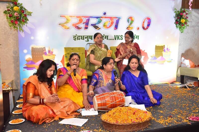 विश्व कायस्थ संस्थान की उत्तर प्रदेश इकाई की ओर से गोमतीनगर में सामूहिक होली मिलन समारोह का आयो