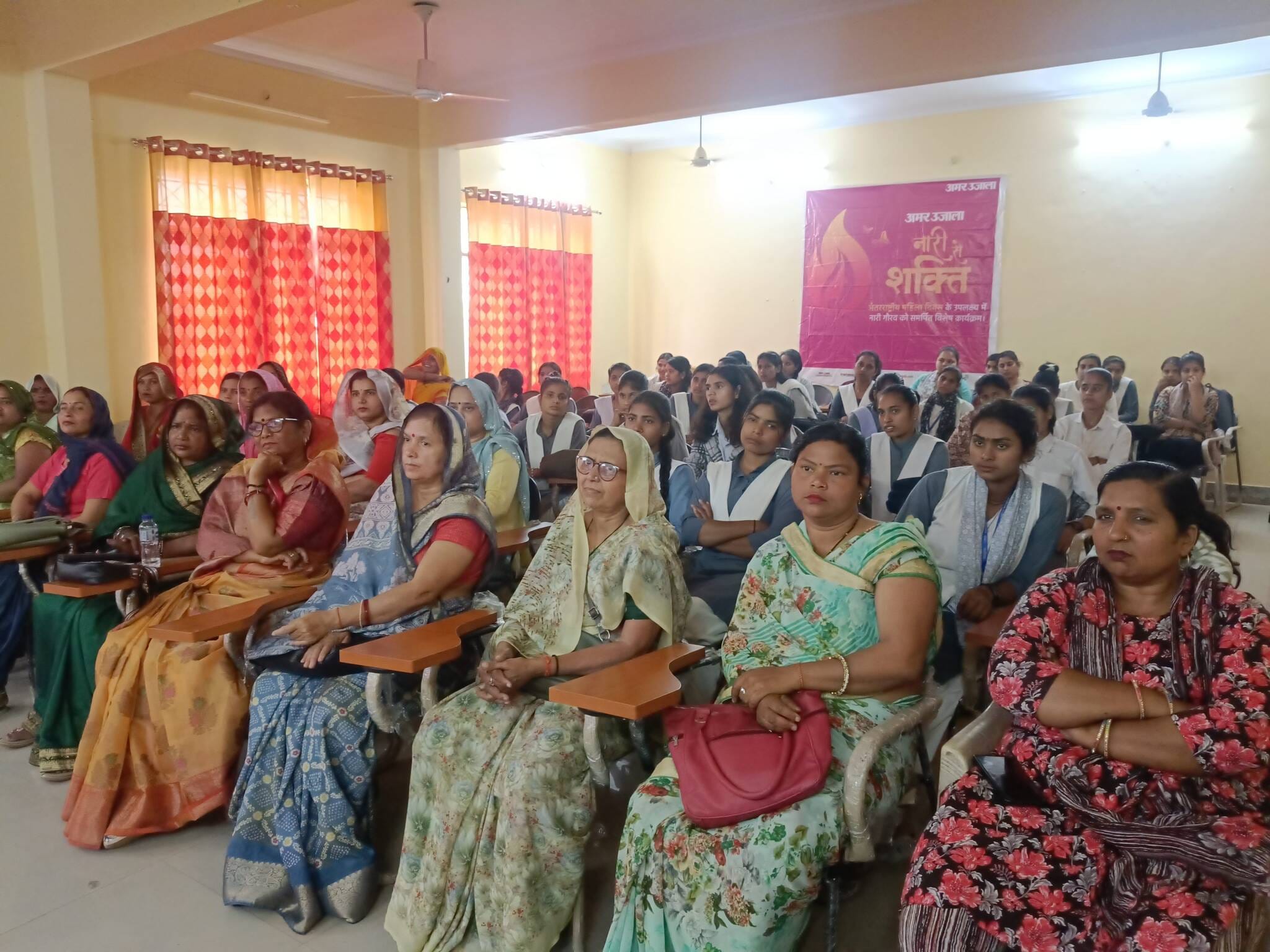 अमर उजाला नारी शक्ति लखपति दीदी सम्मान कार्यक्रम में जिला पंचायत अध्यक्ष विजय सिंह व अन्य अतिथि अमर उजाला नारी शक्ति लखपति दीदी सम्मान कार्यक्रम में जिला पंचायत अध्यक्ष विजय सिंह व अन्य अतिथि