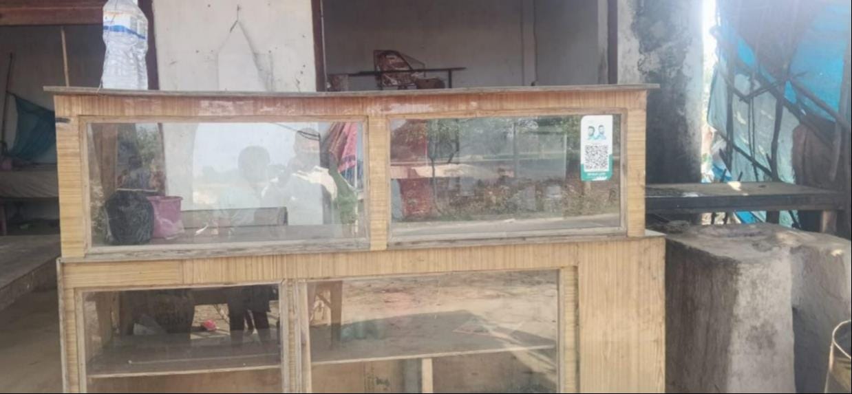 बोहरा चौराहे पर एक होटल में जलता चूल्हा