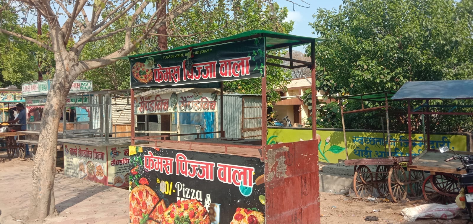 फोटो - 20 गैस एजेंसी के बाहर लगा वितरण न होने का बैनर। संवाद