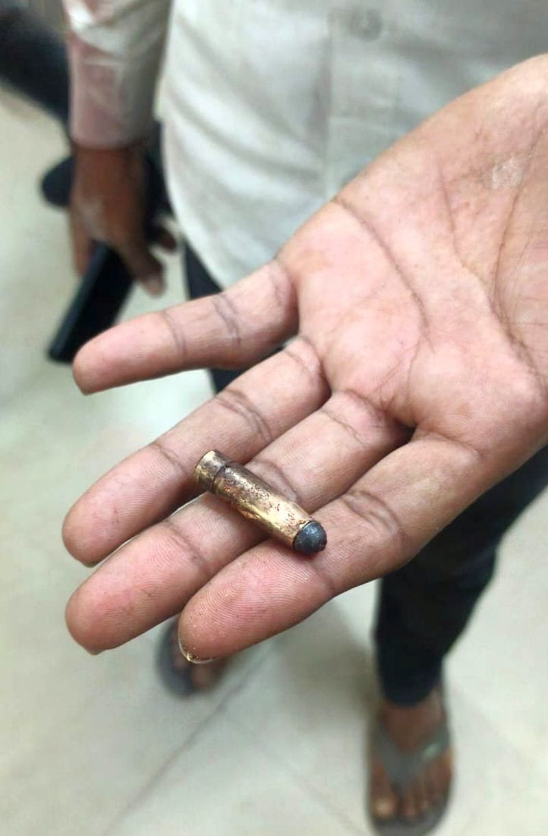फोटो 23 एमएएचपी 26 परिचय-युवक की हत्या के बाद रोते-बिखलते परिजन। संवाद