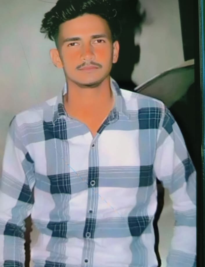 नगीना में सड़क दुर्घटना में मरने वाले दीपू  का फाइल फोटो