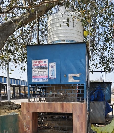 नई अनाज मंडी के गेटपास बूथ से नदारद सीसीटीवी कैमरा। संवाद नई अनाज मंडी के गेटपास बूथ से नदारद सीसीटीवी कैमरा। संवाद