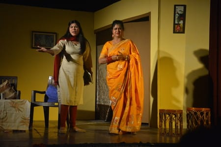 नाट्य प्रस्तुति देते कलाकार। अमर उजाला नाट्य प्रस्तुति देते कलाकार। अमर उजाला