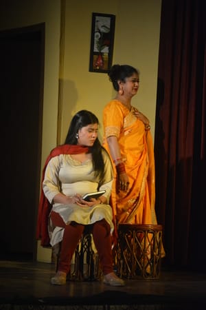 नाट्य प्रस्तुति देते कलाकार। अमर उजाला नाट्य प्रस्तुति देते कलाकार। अमर उजाला