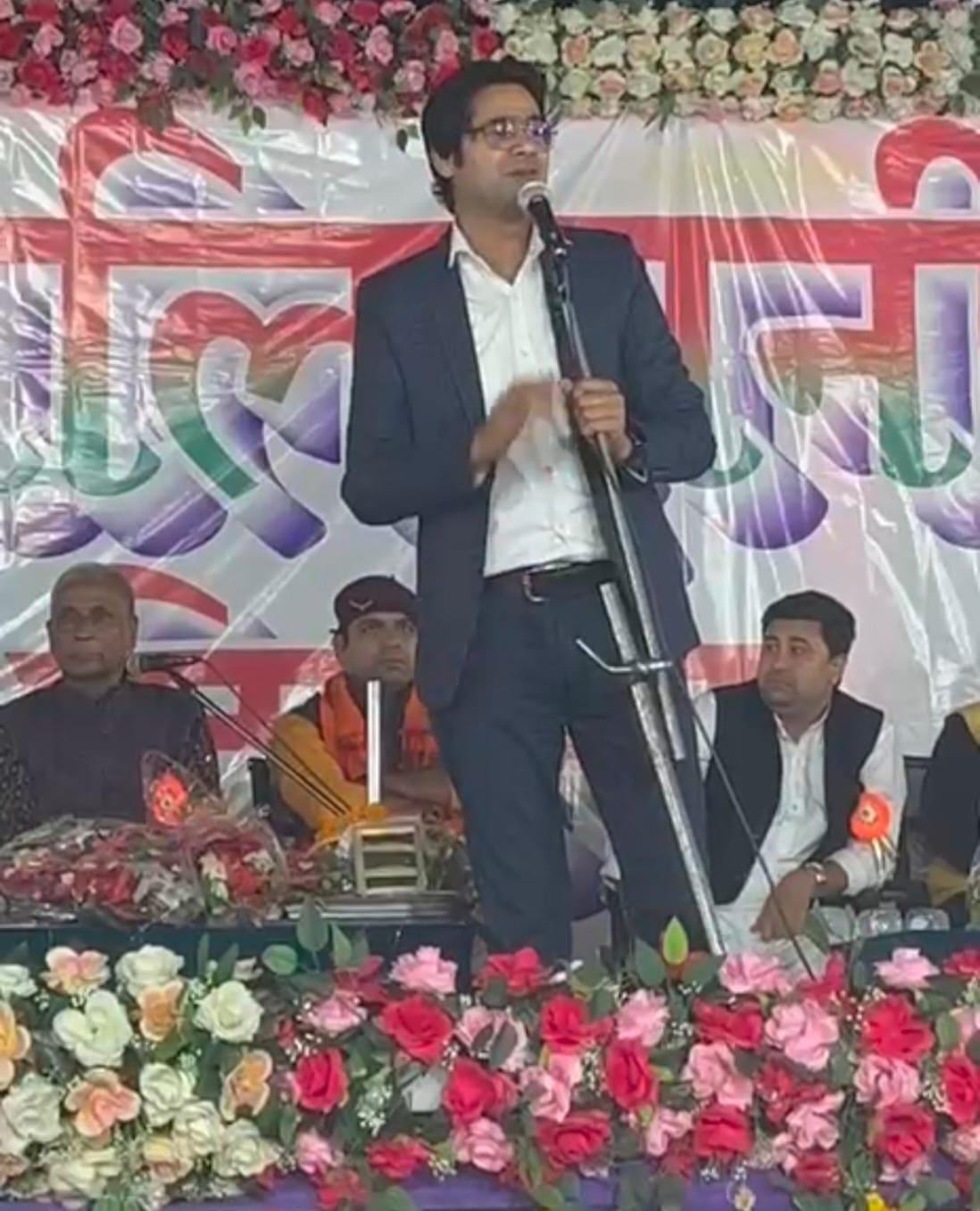 पदयात्रा निकालते हुए छात्र-छात्राएं। स्रोत : आयोजक पदयात्रा निकालते हुए छात्र-छात्राएं। स्रोत : आयोजक