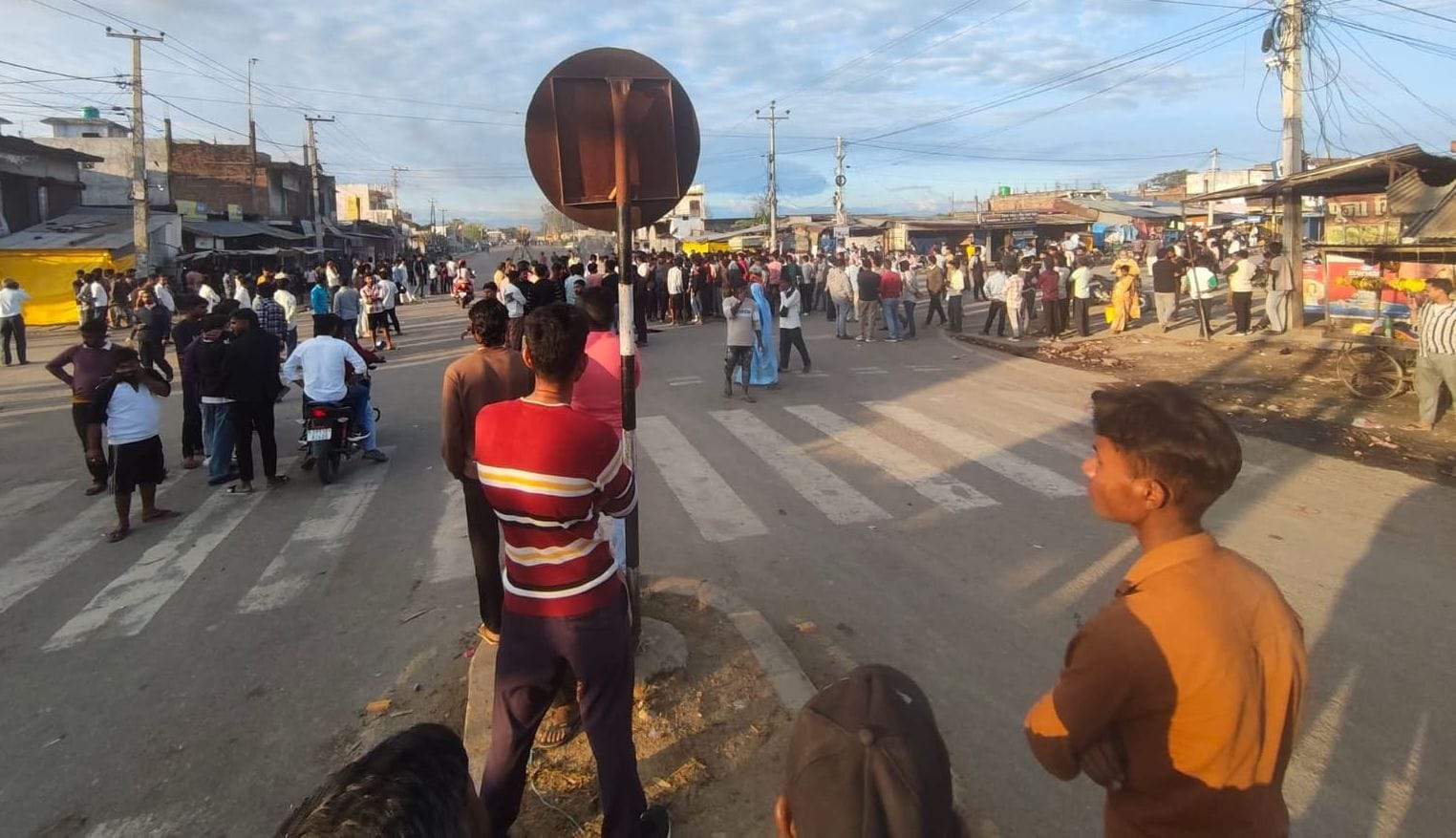 सीमा से सटे नेपाल के कृष्णानगर में बंद पड़ा मार्केट। संवाद