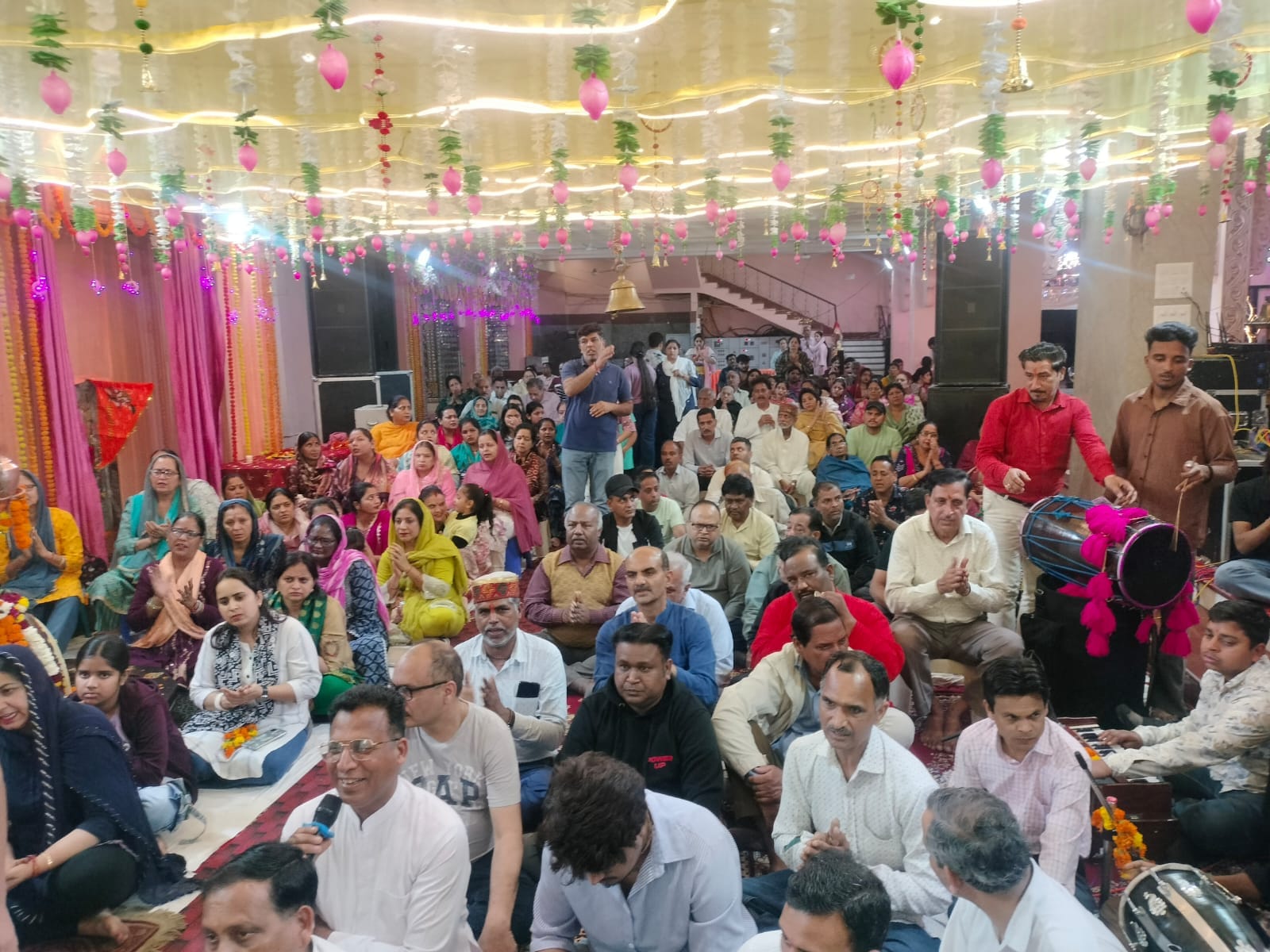 अंबाला छावनी में छठे नवरात्र पर मां कात्यायनी की पूजा करते श्रद्धालु। संवाद अंबाला छावनी में छठे नवरात्र पर मां कात्यायनी की पूजा करते श्रद्धालु। संवाद