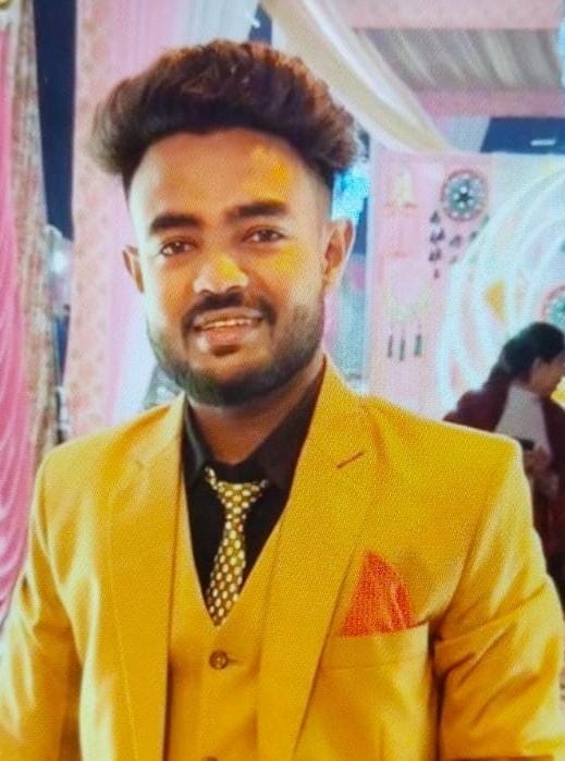 अंबाला कैंट के नागरिक अस्पताल में मृतक के परजिनों का रोष देखते हुए वीडियो कॉल पर पुलिस अधिकारी अंबाला कैंट के नागरिक अस्पताल में मृतक के परजिनों का रोष देखते हुए वीडियो कॉल पर पुलिस अधिकारी